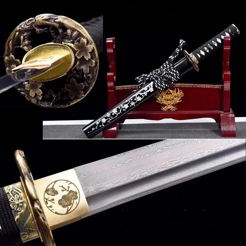 Tanto Tomisato – japanisches Tanto-Messer aus Damaststahl mit gravierter Saya