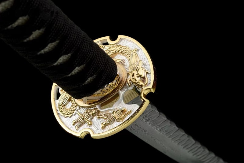 Geflochtene Tsuka des Tantos Awara mit traditionellem Menuki